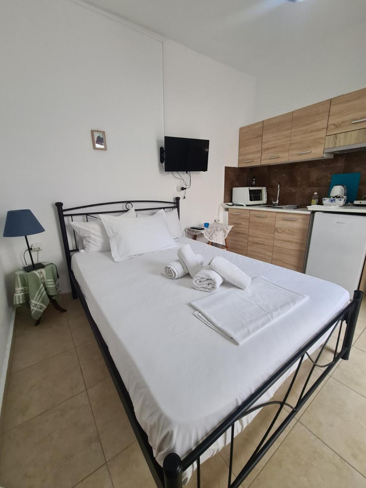 Aithra -Cosy Studio In Centre Of Poros Poros Town エクステリア 写真